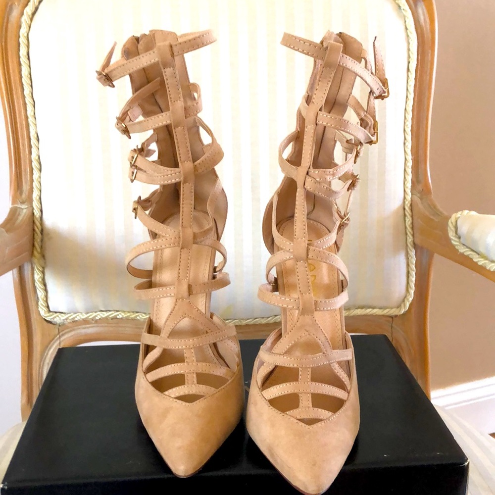 SOLD 🌺HOST PICK🌺 Strappy suede heels by Liliana